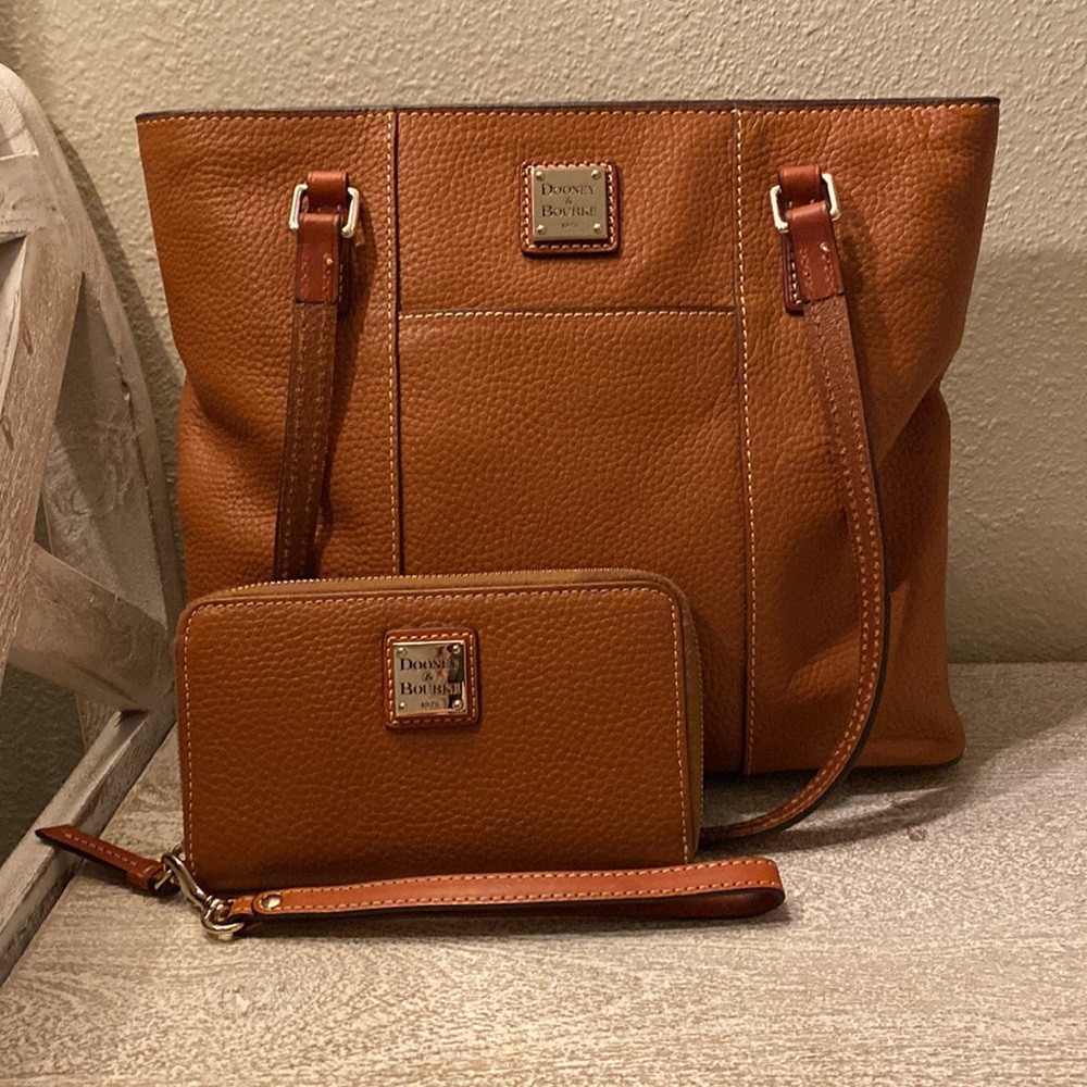 Beautiful Dooney and Bourke purse and matching wristlet wallet!